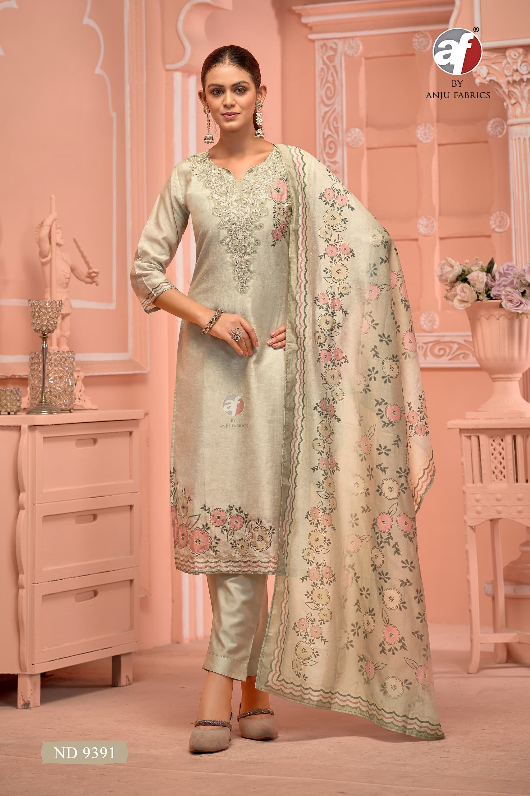 Elegant Pure Linen Kurti Pant Set with Digital Print Dupatta & Swarovski Work – Graceful Festive Fusion