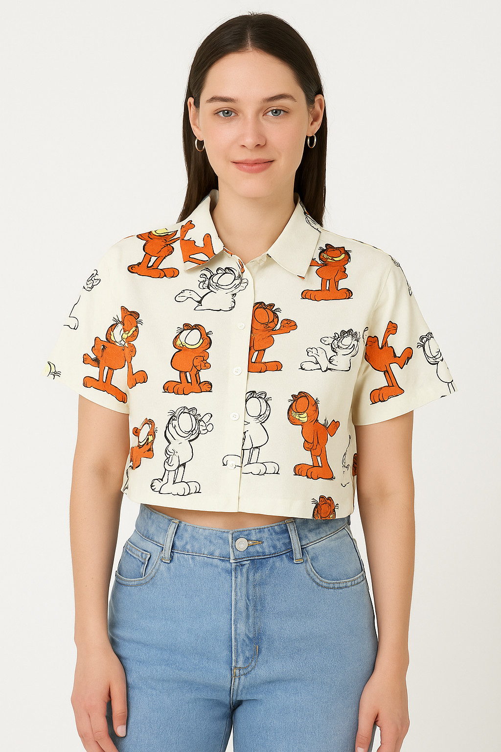 Cream Crop Top with All-Over Garfield Print – Women’s Cartoon Graphic Cotton Shirt